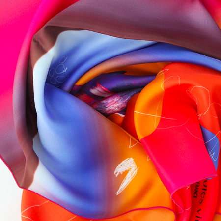 Carré de soie multicolore baleine