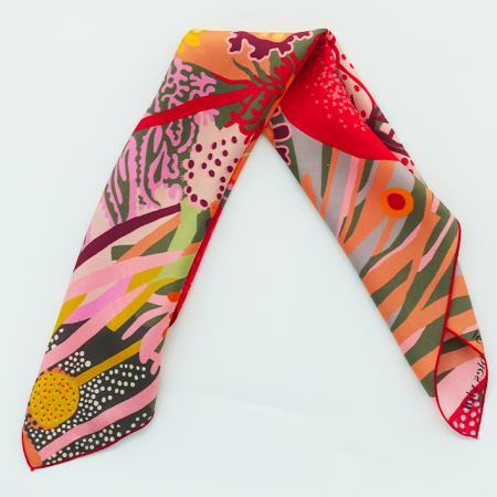 petit carré de soie rouge